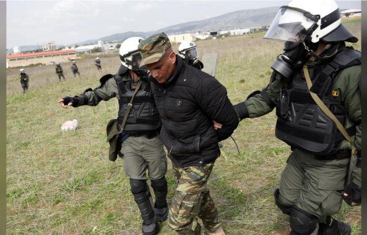 Ciocniri VIOLENTE la graniţa Bulgariei cu Grecia. 3 MII DE MILITARI se opun valului de imigranţi ce vor să traverseze ILEGAL (FOTO)