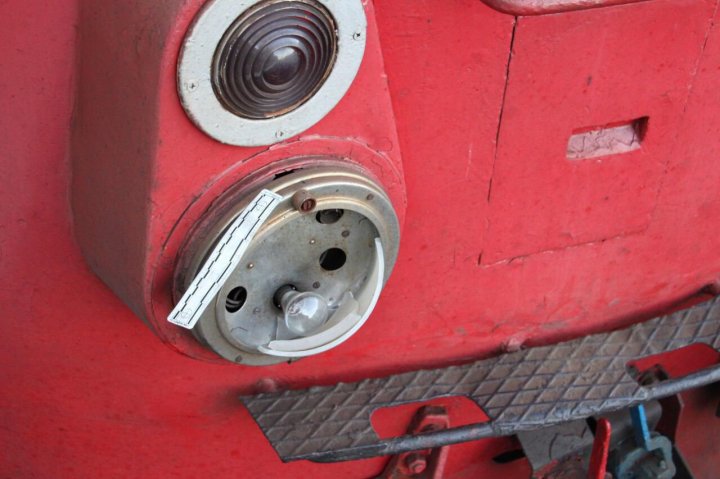 Un băiat de 17 ani, lovit de trenul Bălţi-Slobozia-Ungheni. MOTIVUL pentru care nu a auzit locomotiva (FOTO)