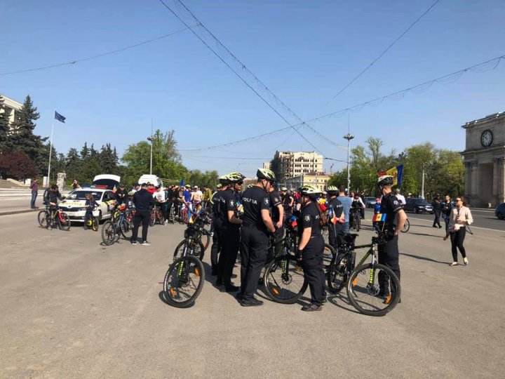 Poliţia Republicii Moldova, de Ziua Drapelului de Stat: Să-l cinstim, să-l iubim, să-l purtăm cu noi oriunde ne-am afla (FOTO)