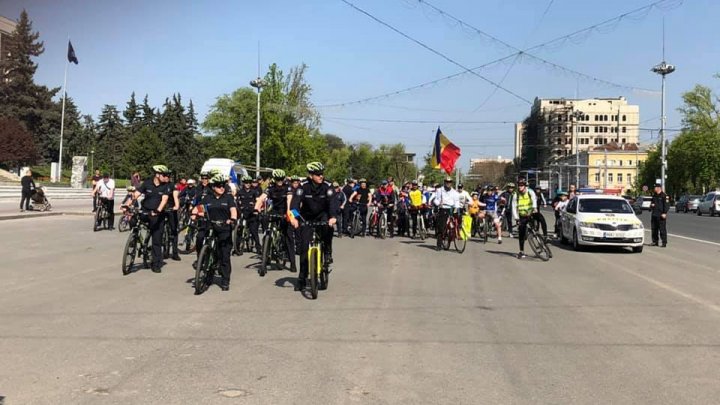 Poliţia Republicii Moldova, de Ziua Drapelului de Stat: Să-l cinstim, să-l iubim, să-l purtăm cu noi oriunde ne-am afla (FOTO)