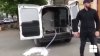 PROTEST CU LAPTE. Un agent economic a aruncat o tonă de lapte la primărie (VIDEO)
