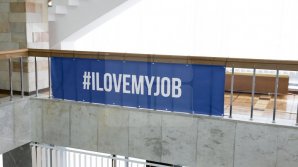 LOCURI DE MUNCĂ PENTRU TOŢI: Peste două mii de joburi, expuse la un târg de cariere