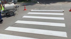 Lucrările de aplicare a marcajului rutier pe străzile din Chișinău sunt în toi. Vor fi de TREI culori (FOTO)
