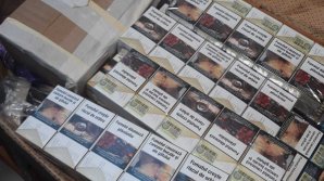 S-ar fi îmbogăţit pe seama FUMĂTORILOR. Patru tentative de trafic ILICIT de ţigări au fost înregistrate în ultimile 24 de ore