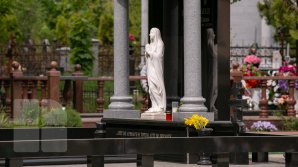 PREGĂTIRI PENTRU BLAJINI: Moldovenii au pornit în căutarea pomenilor