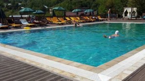 PE ULTIMA SUTĂ DE METRI. Proprietarii de piscine se pregătesc de sezonul estival