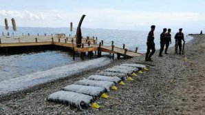 Peste 1,5 tone de marijuana au fost aduse de valuri pe litoralul orașului turc Ayvalik