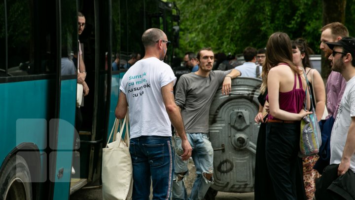 La Chişinău a avut loc marşul LGBT. Participanţii, flancaţi de zeci de poliţişti pentru a preveni violenţele (VIDEO/FOTO)