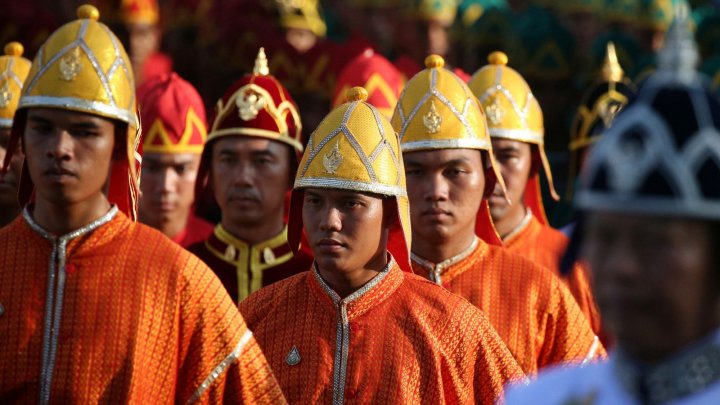 O paradă grandioasă a fost organizată la Bangkok în cinstea noului rege al Thailandei (FOTO)