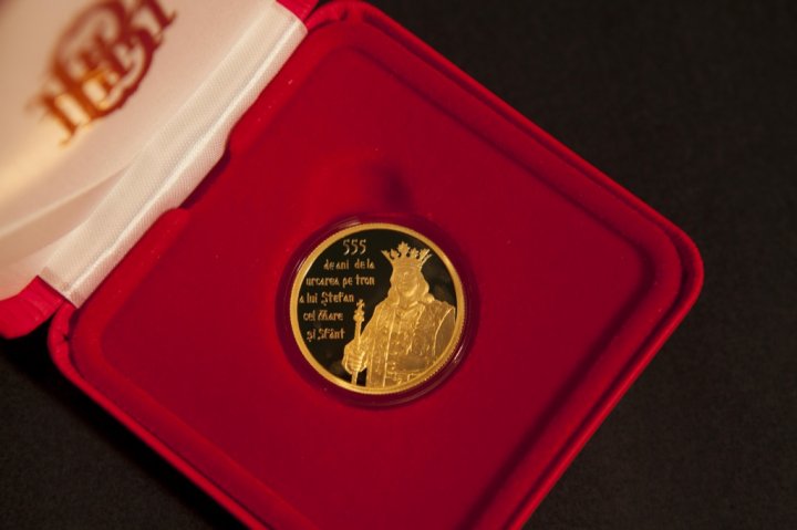 Bancnote şi monede jubiliare, scoase în VÂNZARE. Unde şi până când poţi să faci rost de ele