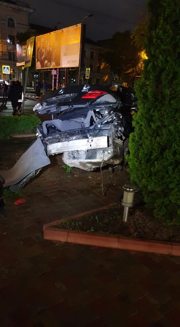 Accident groaznic pe strada Grigore Vieru din Capitală. Două mașini, grav avariate (FOTO)