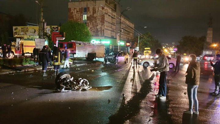 Accident groaznic pe strada Grigore Vieru din Capitală. Două mașini, grav avariate (FOTO)