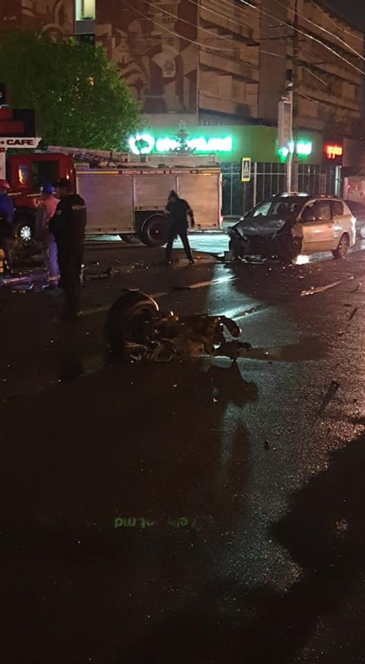 Accident groaznic pe strada Grigore Vieru din Capitală. Două mașini, grav avariate (FOTO)