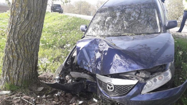 Patru accidente pe drumurile din țară. Cinci persoane, rănite (FOTO)