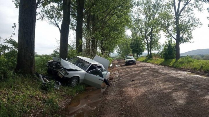 Patru accidente pe drumurile din țară. Cinci persoane, rănite (FOTO)