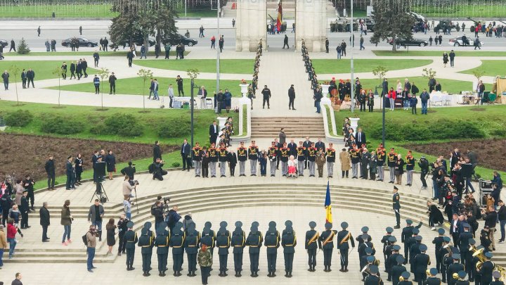 Urmărește LIVE pe PUBLIKA.MD evenimentele din scuarul Catedralei din Chișinău (VIDEO)