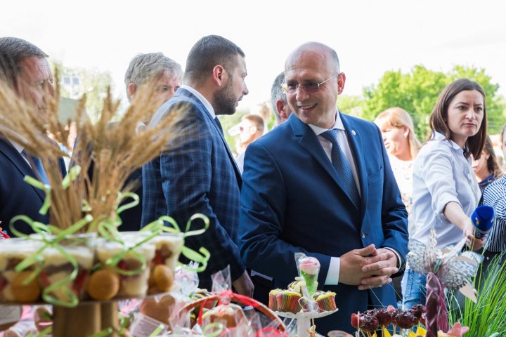 Pavel Filip la hramul din satul Sireți. De ce surprize au mai avut parte localnicii (FOTO)