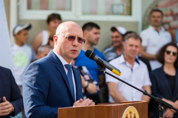 Pavel Filip la hramul din satul Sireți. De ce surprize au mai avut parte localnicii (FOTO)