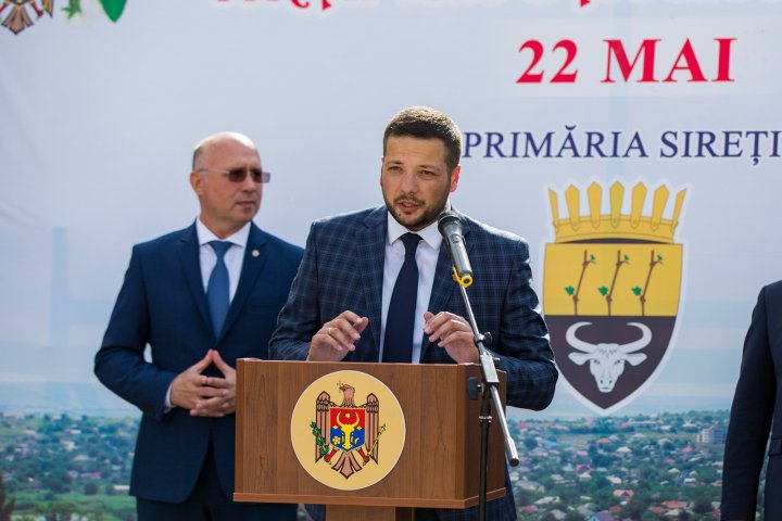 Pavel Filip la hramul din satul Sireți. De ce surprize au mai avut parte localnicii (FOTO)