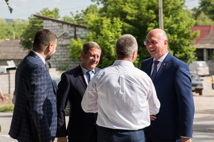 Pavel Filip la hramul din satul Sireți. De ce surprize au mai avut parte localnicii (FOTO)