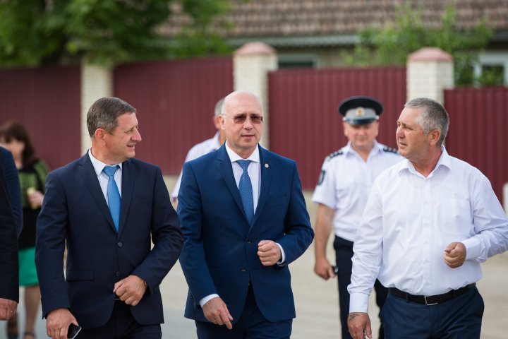 Pavel Filip la hramul din satul Sireți. De ce surprize au mai avut parte localnicii (FOTO)