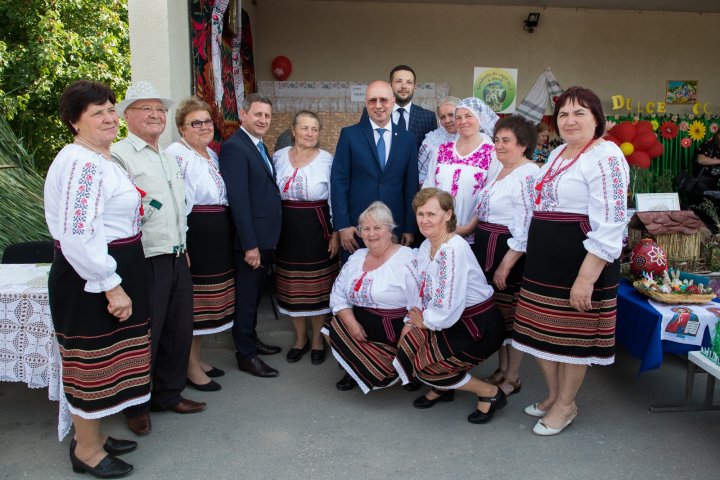 Pavel Filip la hramul din satul Sireți. De ce surprize au mai avut parte localnicii (FOTO)