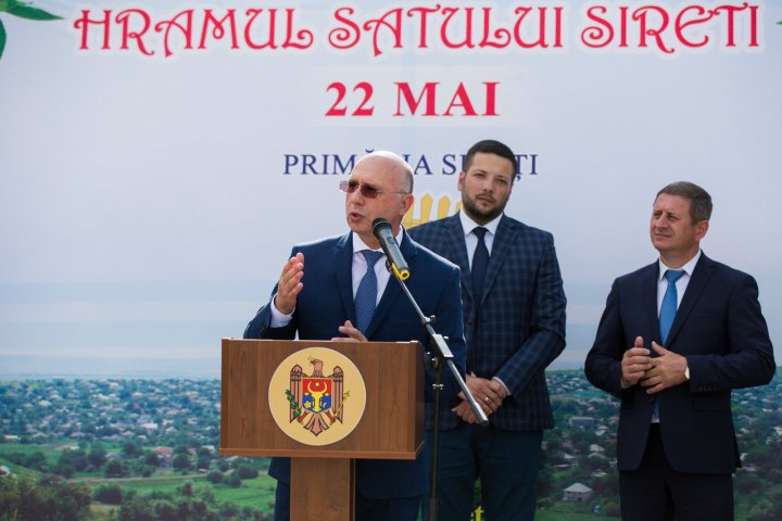 Pavel Filip la hramul din satul Sireți. De ce surprize au mai avut parte localnicii (FOTO)