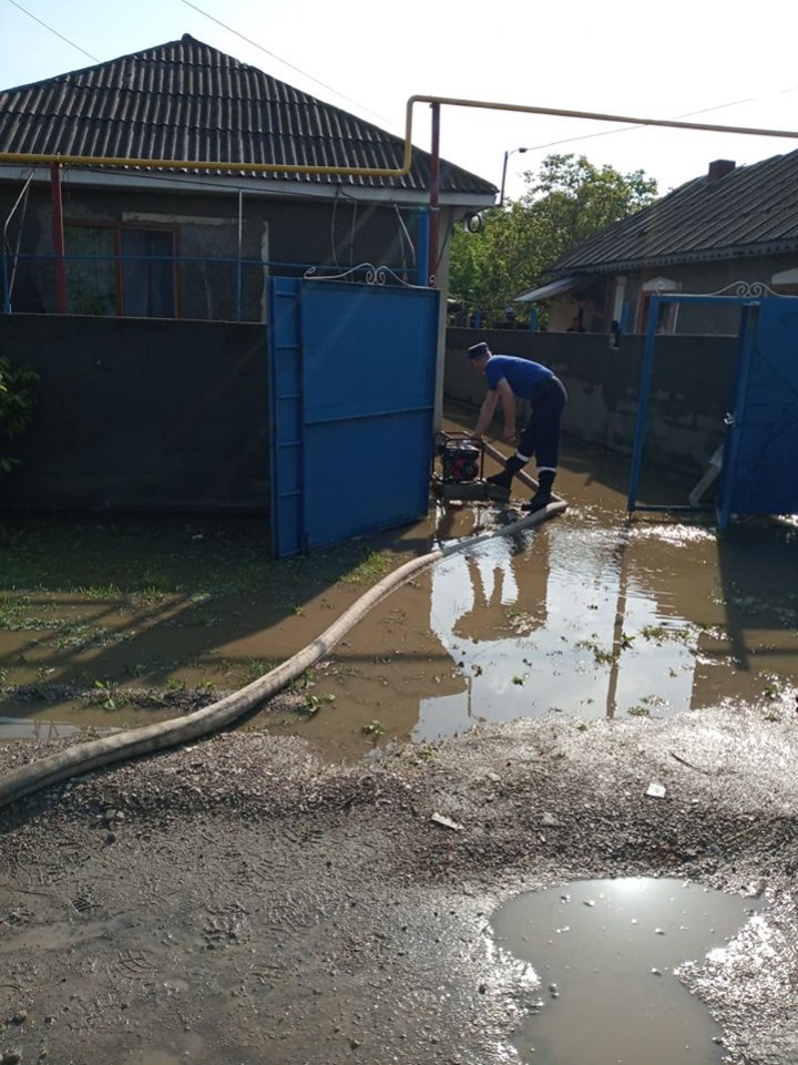 Prejudicii în urma ploilor: Zeci de gospodării inundate și lanuri de culturi spălate (FOTO/VIDEO)