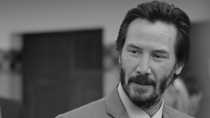 Actorul american Keanu Reeves şi-a lăsat amprentele la Hollywood, în cadrul unei ceremonii oficiale