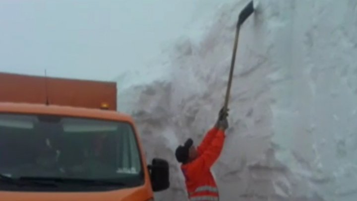  Zăpăda de 4 metri pe Transalpina. Cum arată acum cea mai înaltă şosea din România