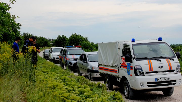 Loclanicii din Ştefan Vodă, îngrijoraţi să nu fie inundaţi. Au început lucrările de consolidare a digurilor de protecţie