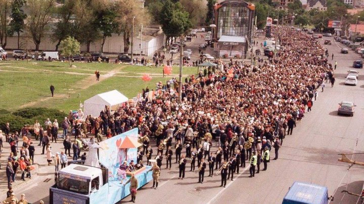 În marș, cu fanfara şi cântece ostăşeşti. Cum a sărbătorit Partidul ȘOR ziua de 9 mai (FOTO)