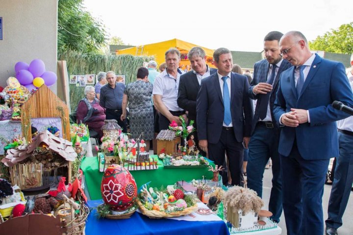 În satul Voinova din Străşeni a fost inaugurat iluminatul stradal şi renovate Casa de Cultură şi Centrul Medical 