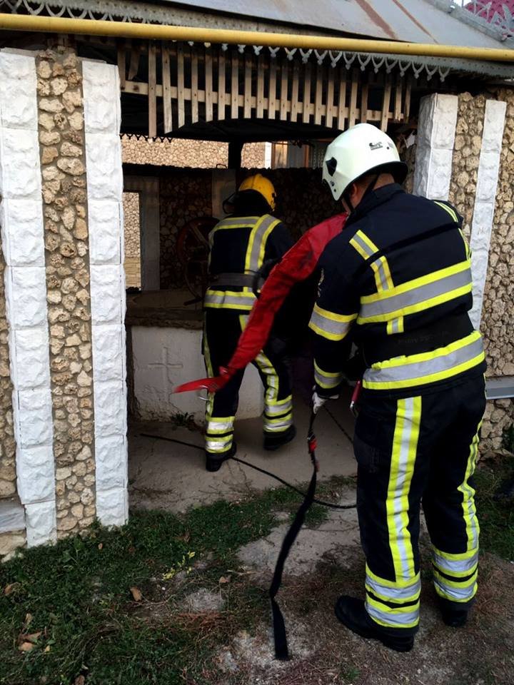 CLIPE DE COŞMAR pentru o tânără din Criuleni. A vrut să scoată apă, dar a căzută într-o fântână adâncă de 20 de metri