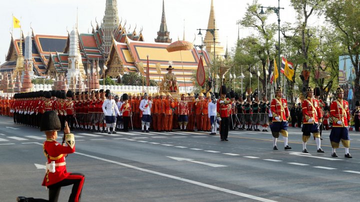 O paradă grandioasă a fost organizată la Bangkok în cinstea noului rege al Thailandei (FOTO)