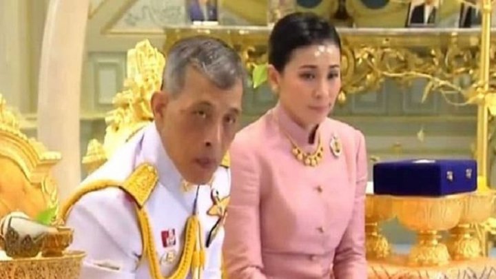 Regele thailandez Vajiralongkorn s-a căsătorit cu garda lui de corp pe care a transformat-o în regină