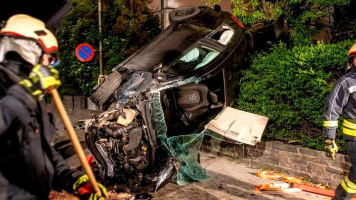 Un român beat a provocat două accidente pe o stradă din Austria. Tânărul a fugit de la faţa locului