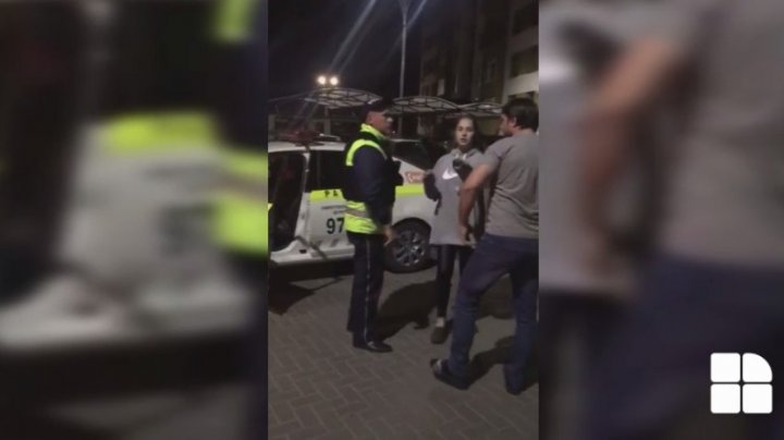 Un ȘOFER BEAT a lovit trei mașini pe o stradă din Capitală şi a făcut SCANDAL în faţa poliţiştilor (VIDEO)