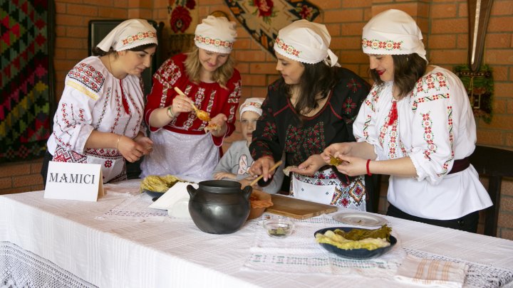 Şi-au propus să aline dorul moldovenilor plecaţi peste hotare. La Ciuciuleni s-au pregătit sarmale în cadrul unui eveniment inedit (FOTO)