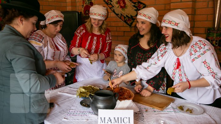 Şi-au propus să aline dorul moldovenilor plecaţi peste hotare. La Ciuciuleni s-au pregătit sarmale în cadrul unui eveniment inedit (FOTO)