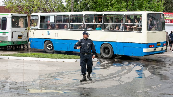 Paştele blajinilor este praznicul contrastelor. În Chişinău, 45% din  morminte sunt părăsite (FOTO)