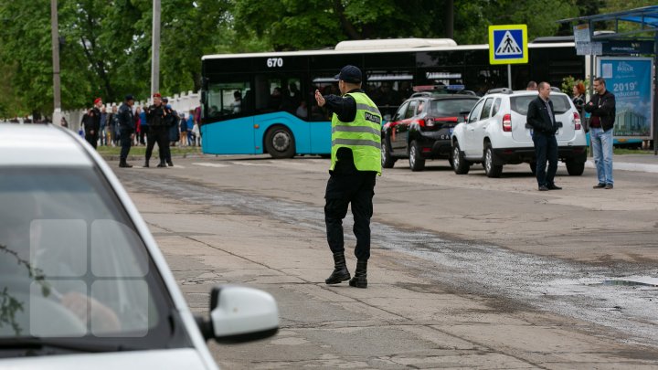 Paştele blajinilor este praznicul contrastelor. În Chişinău, 45% din  morminte sunt părăsite (FOTO)