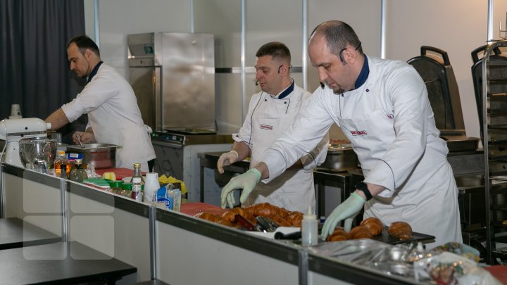 Desert japonez, delicii ce îţi lasă gura apă şi dezvăluiri din culisele gastronomiei la o expoziţie din Capitală (FOTOREPORT)