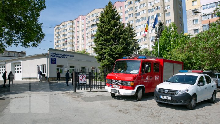 Expoziție de autospeciale cu istorie în Capitală. Unele mașini expuse au aproape 60 de ani (FOTOREPORT)