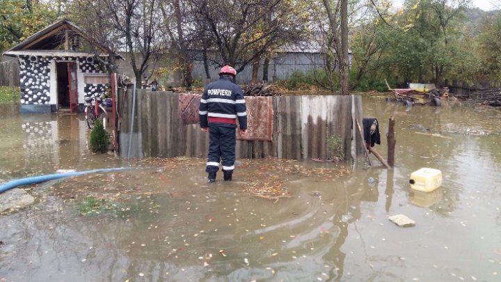 Cod galben de inundaţii în România. Intemperiile vor afecta 17 judeţe