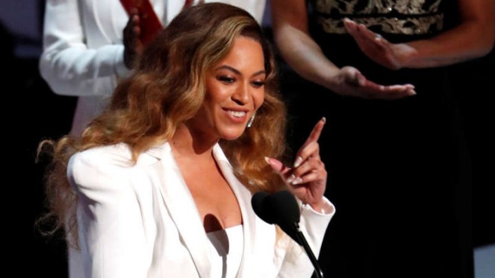 Beyonce are două albume între primele 10 poziţii din topul american Billboard