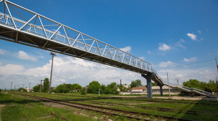 Pavel Filip: Lucrările la pasarela de la Străşeni sunt pe ultima sută de metri. Vezi cum arată (FOTO)