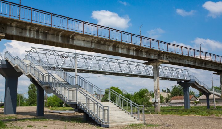 Pavel Filip: Lucrările la pasarela de la Străşeni sunt pe ultima sută de metri. Vezi cum arată (FOTO)