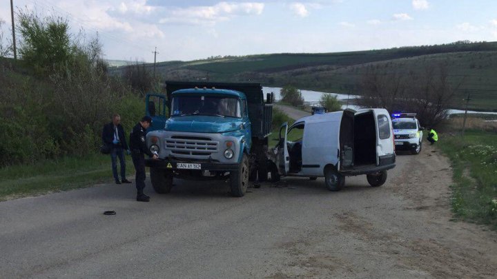 ACCIDENT FATAL în raionul Anenii Noi! Un bărbat a murit, iar patru tineri au fost răniți