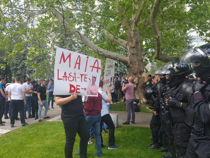 Mesaj pentru lidera PAS: Maia, lasă-te de Andrei! (FOTO)